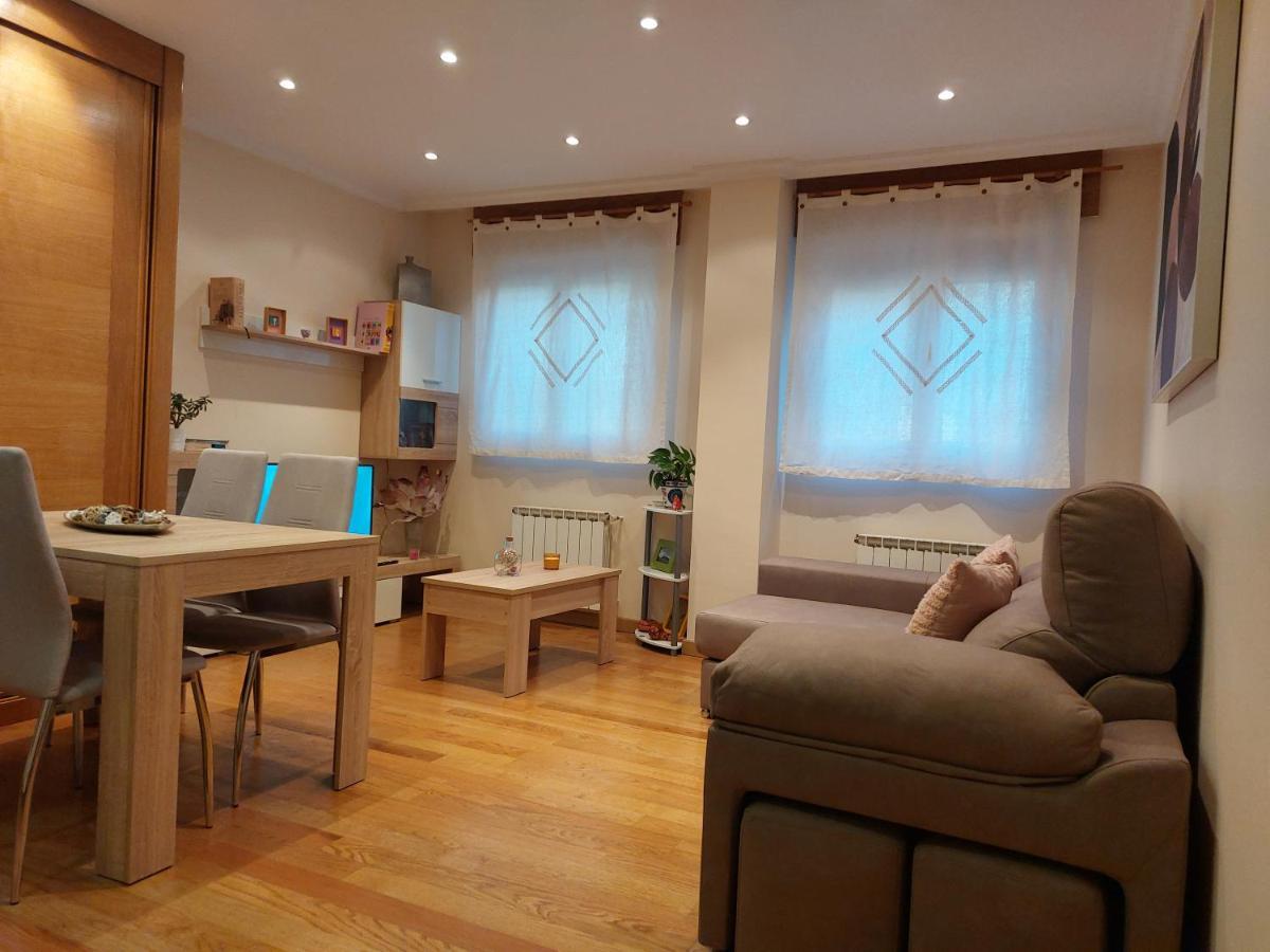 Apartamento Vieiro Con Plaza Garaje Gratis ซานติอาโก เด กอมโปสเตลา ภายนอก รูปภาพ