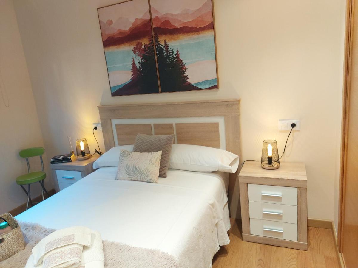 Apartamento Vieiro Con Plaza Garaje Gratis ซานติอาโก เด กอมโปสเตลา ภายนอก รูปภาพ