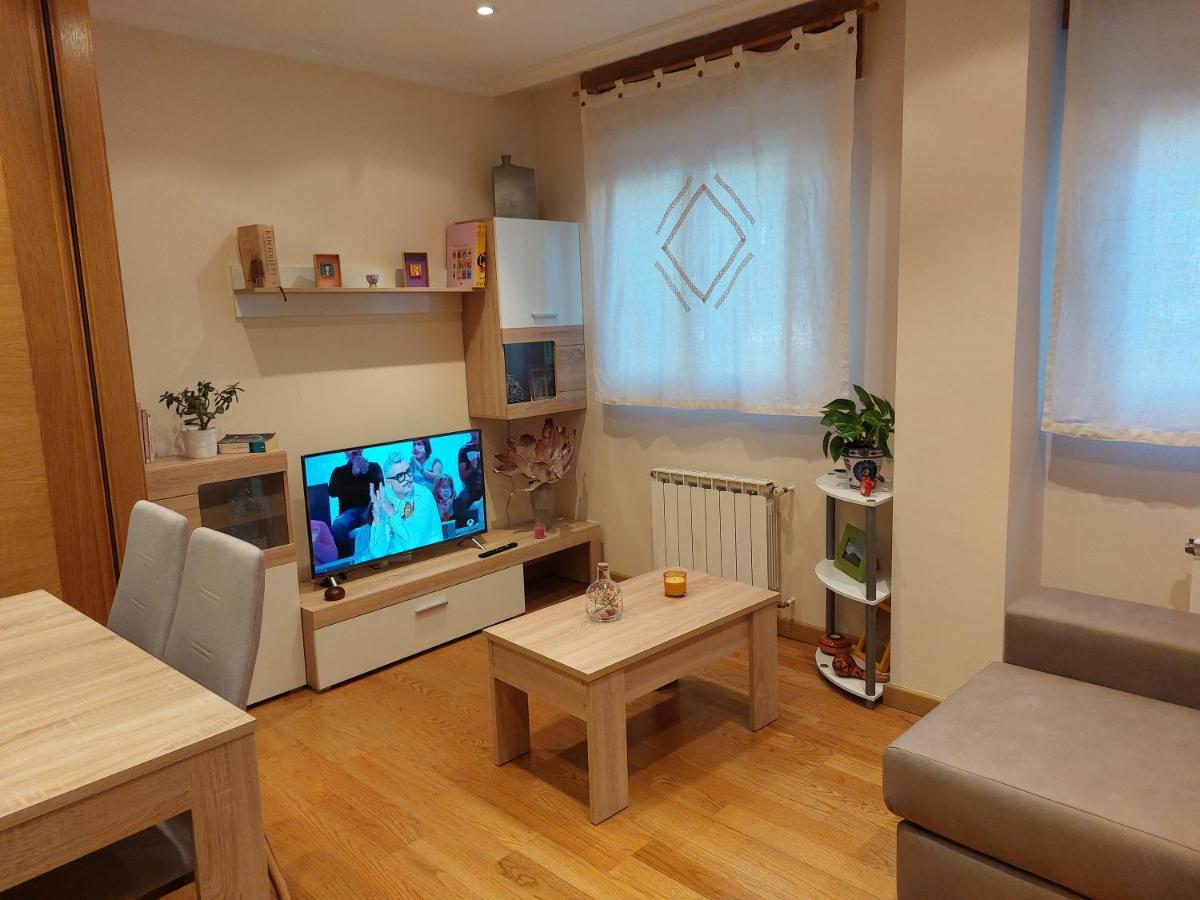 Apartamento Vieiro Con Plaza Garaje Gratis ซานติอาโก เด กอมโปสเตลา ภายนอก รูปภาพ